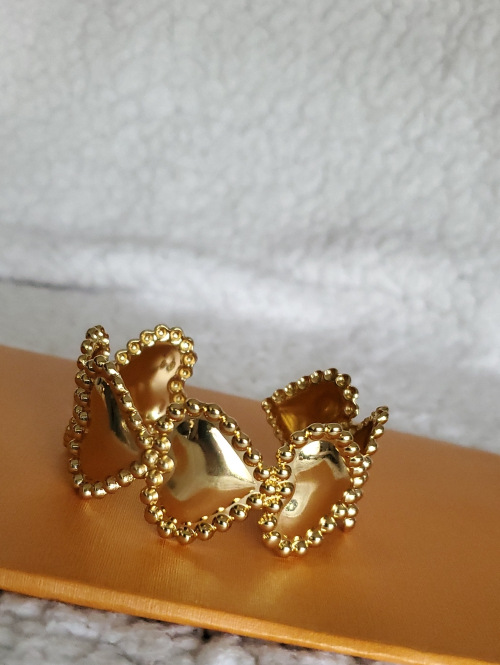 Coach Gold Heart Link Bracelet - Shiny Gold Tone